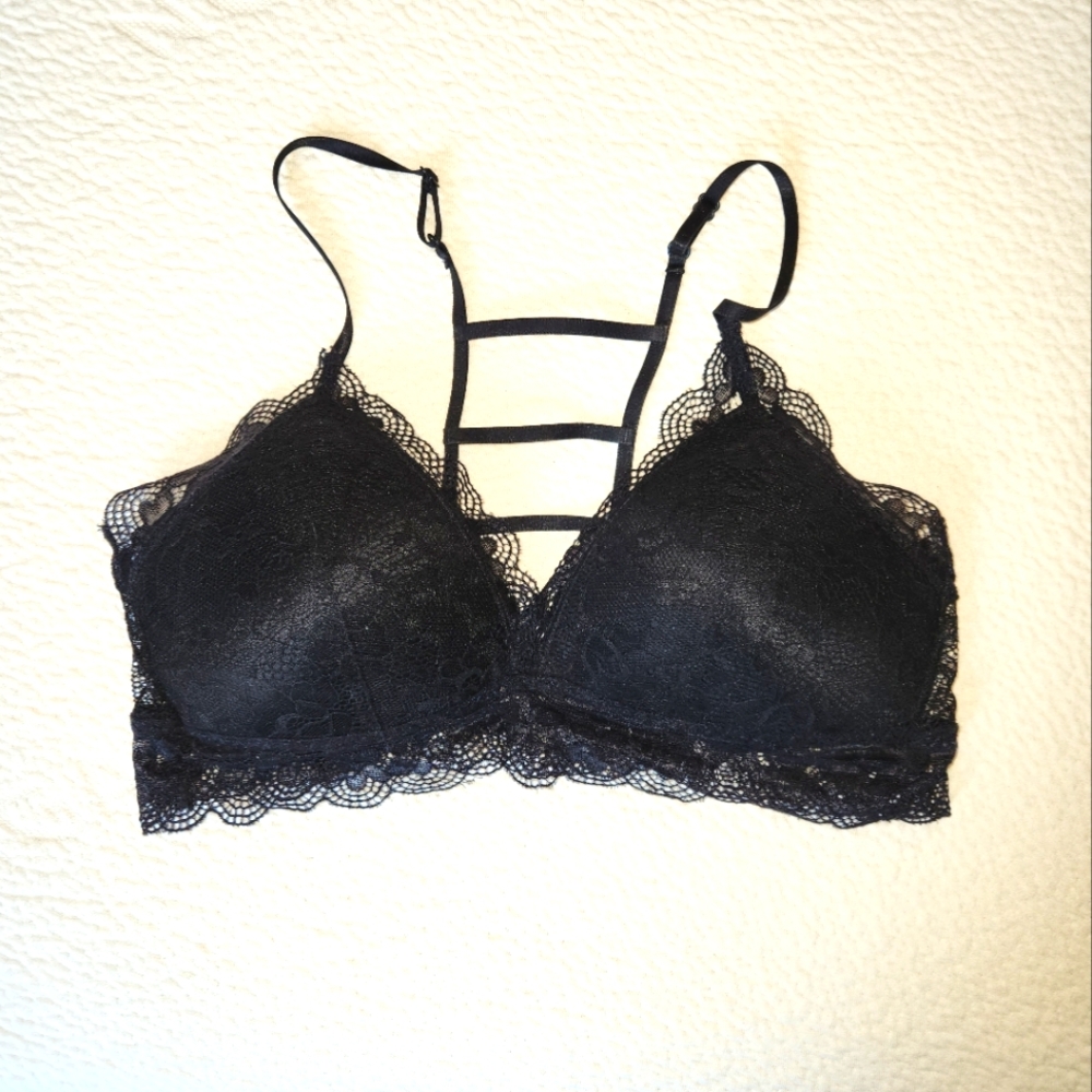 NWOT Out From Under All-Over Lace Bra